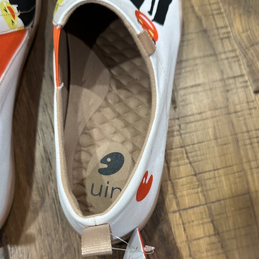 UIN White Slip-On Sneakers with Emoji Faces and Tan Trim - Picture 7 of 9